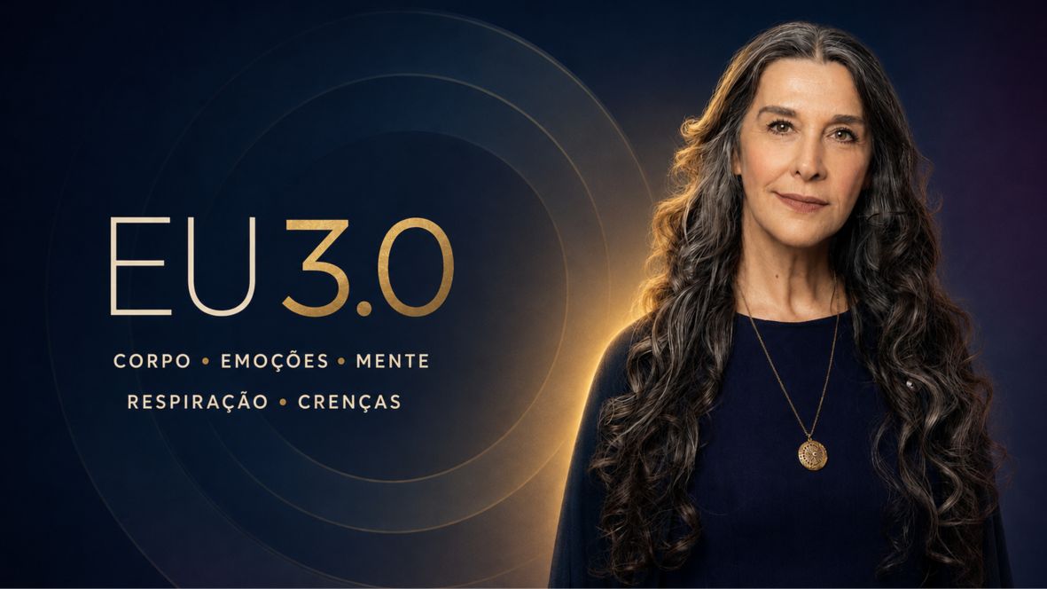 Silhueta meditante envolta em luz dourada sobre escuridão azul